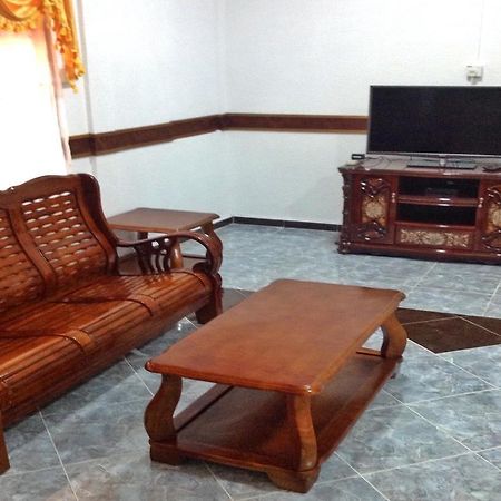 Nur Muslim Homestay At Кота-Бару Экстерьер фото