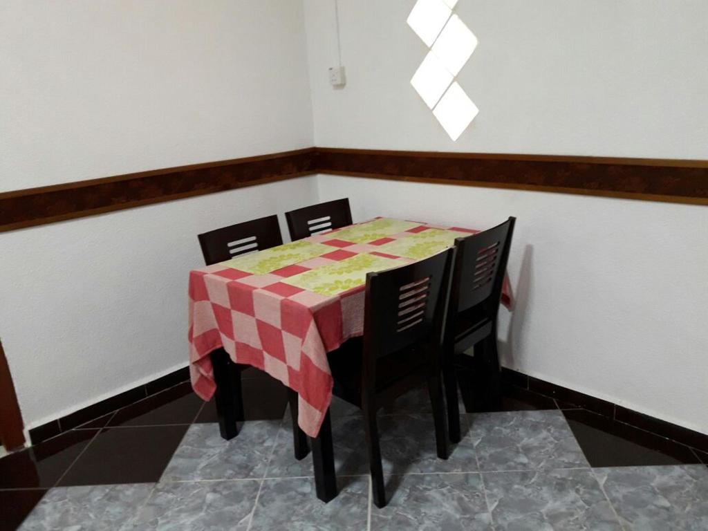 Nur Muslim Homestay At Кота-Бару Экстерьер фото