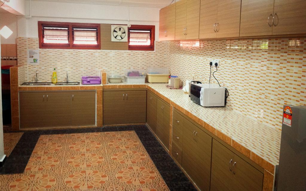 Nur Muslim Homestay At Кота-Бару Экстерьер фото