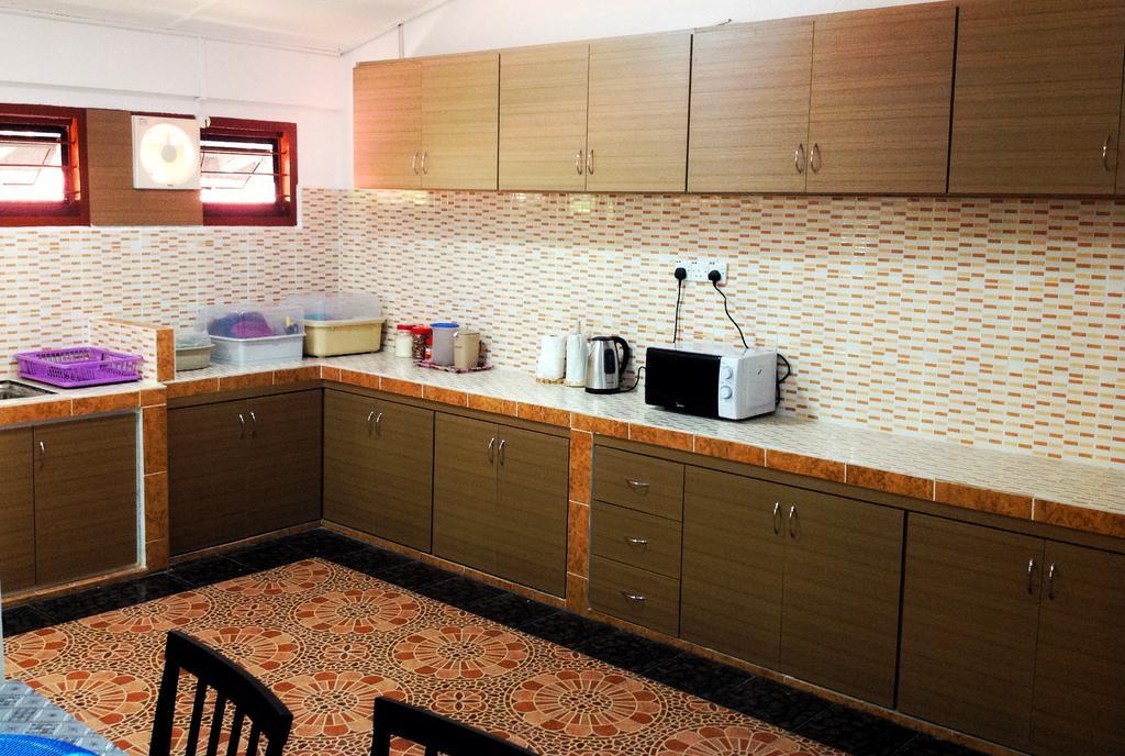 Nur Muslim Homestay At Кота-Бару Экстерьер фото